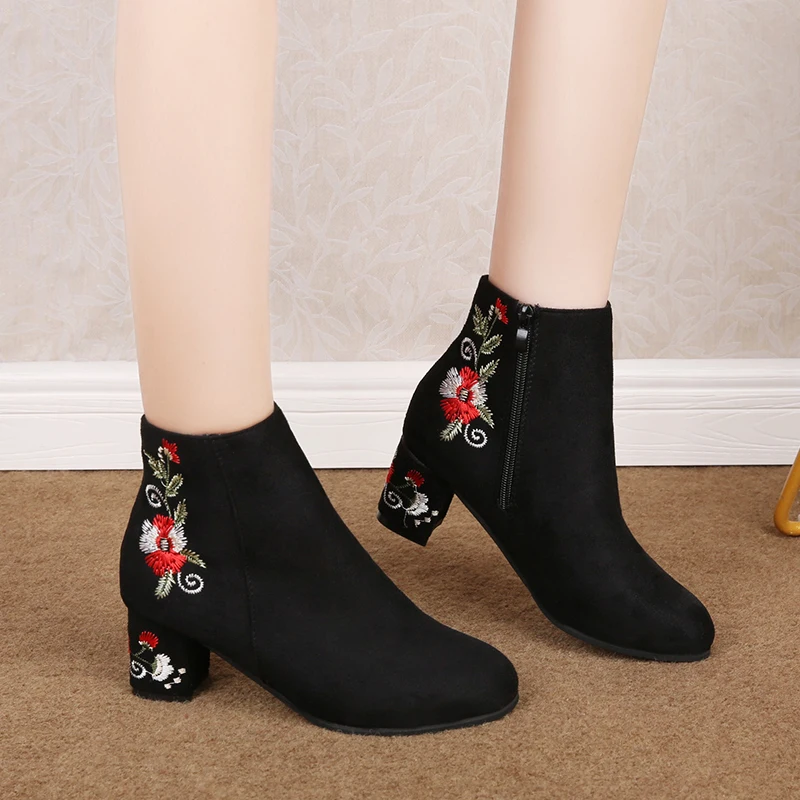 New Women Boots Winter Warm Ankle Boots Embroider Vintage Hot Fashion Square Heels Flower Pumps Ladies Zip Suede Female Shoes
New Women Boots Winter Warm Ankle Boots Embroider Vintage Hot Fashion Square Heels Flower Pumps Ladies Zip Suede Female Shoes
