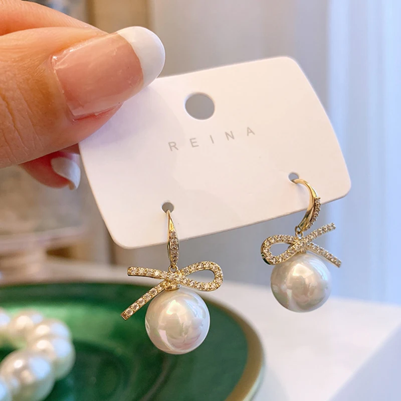 Elegant Pearl Drop Earrings For Women Delicate Rhinestone Bowknot Earrings 2020 Korean Fashion Jewelry
Elegant Pearl Drop Earrings For Women Delicate Rhinestone Bowknot Earrings 2020 Korean Fashion Jewelry