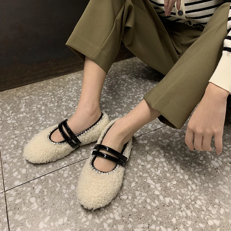 Keep Warm women's Crystal Wool Flats Easy Wear Simple Style woman Loafer Shoes Warm Inside Winter Shoes chaussures plates
Keep Warm women's Crystal Wool Flats Easy Wear Simple Style woman Loafer Shoes Warm Inside Winter Shoes chaussures plates