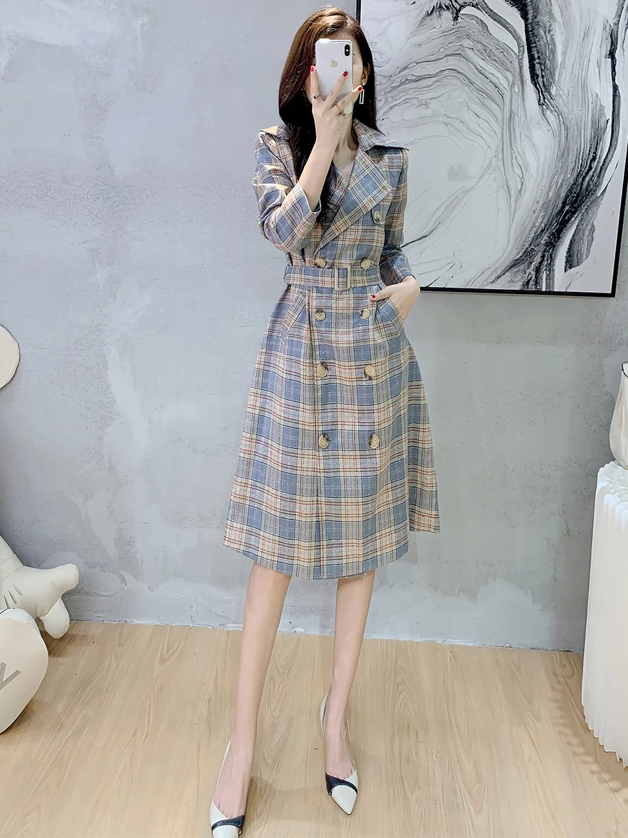 Женская Классическая ветровка в клетку, облегающее длинное пальто в европейском стиле, осень 2021 
Женская Классическая ветровка в клетку, облегающее длинное пальто в европейском стиле, осень 2021