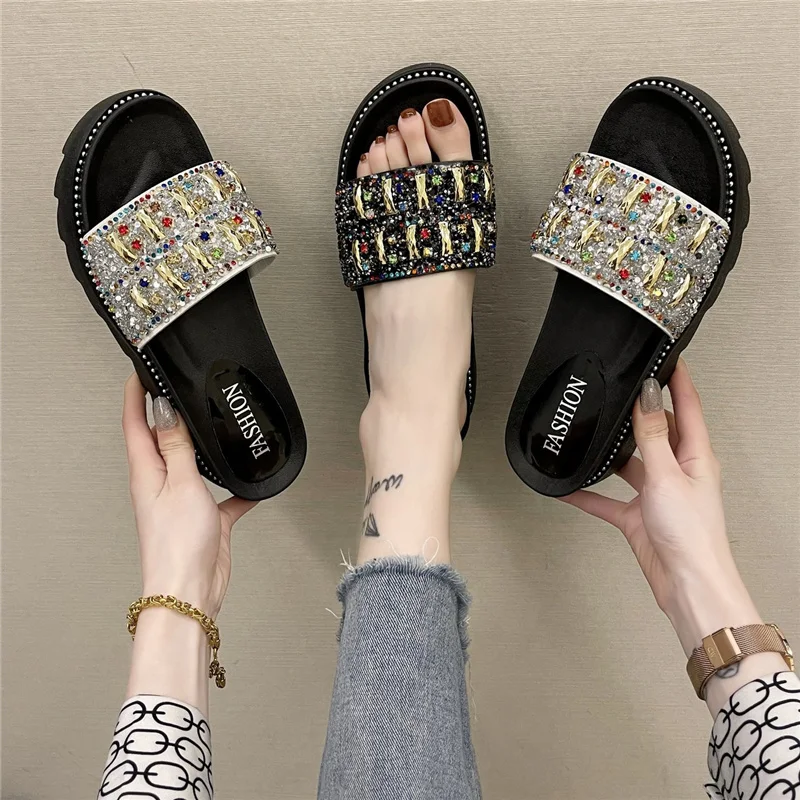 Slippers Women Summer Shoes Heeled Mules Luxury Slides Pantofle Platform Loafers Jelly Flip Flops Flat High Soft Designer 2021
Slippers Women Summer Shoes Heeled Mules Luxury Slides Pantofle Platform Loafers Jelly Flip Flops Flat High Soft Designer 2021