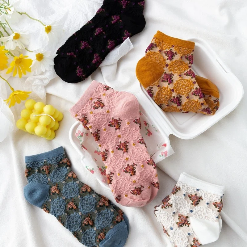 Autumn and Winter Women Socks Flower Retro Jacquard Weave Shallow Japanese Style Cute Breathable Cotton Trend Soft Female Sock
Autumn and Winter Women Socks Flower Retro Jacquard Weave Shallow Japanese Style Cute Breathable Cotton Trend Soft Female Sock