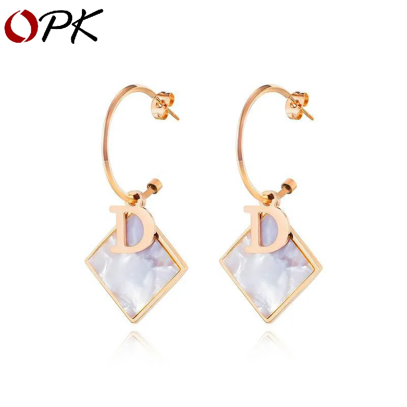 Simple fashion new letter D shell earrings female Joker personality geometry stainless steel earrings
Simple fashion new letter D shell earrings female Joker personality geometry stainless steel earrings