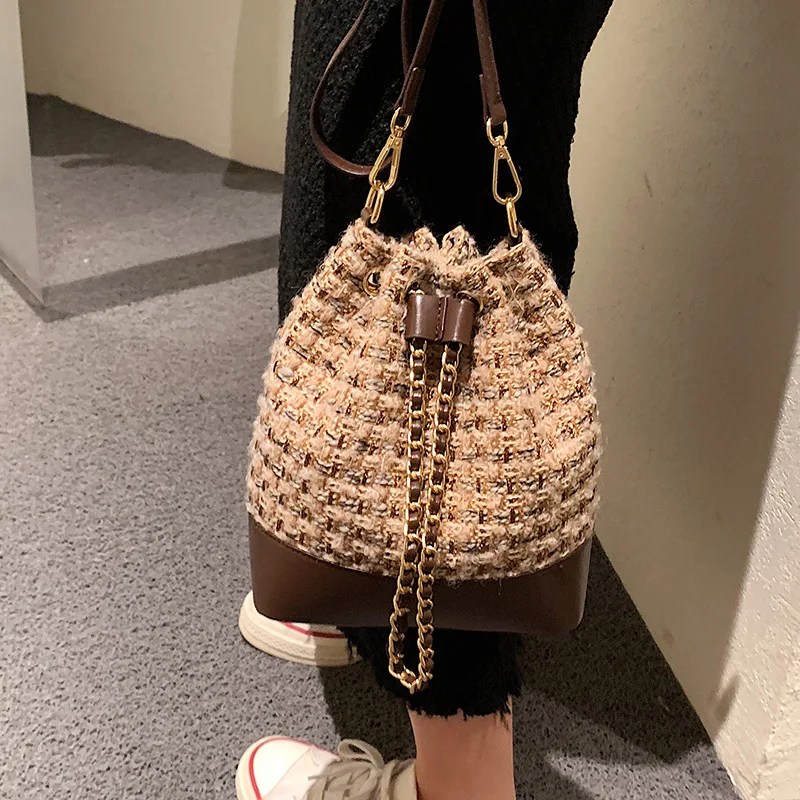 High Quality Ladies Shoulder Bag 2021 New Autumn and Winter Women's Bag Fashion Woolen Messenger Bag Net Red Bucket Bag Women
High Quality Ladies Shoulder Bag 2021 New Autumn and Winter Women's Bag Fashion Woolen Messenger Bag Net Red Bucket Bag Women