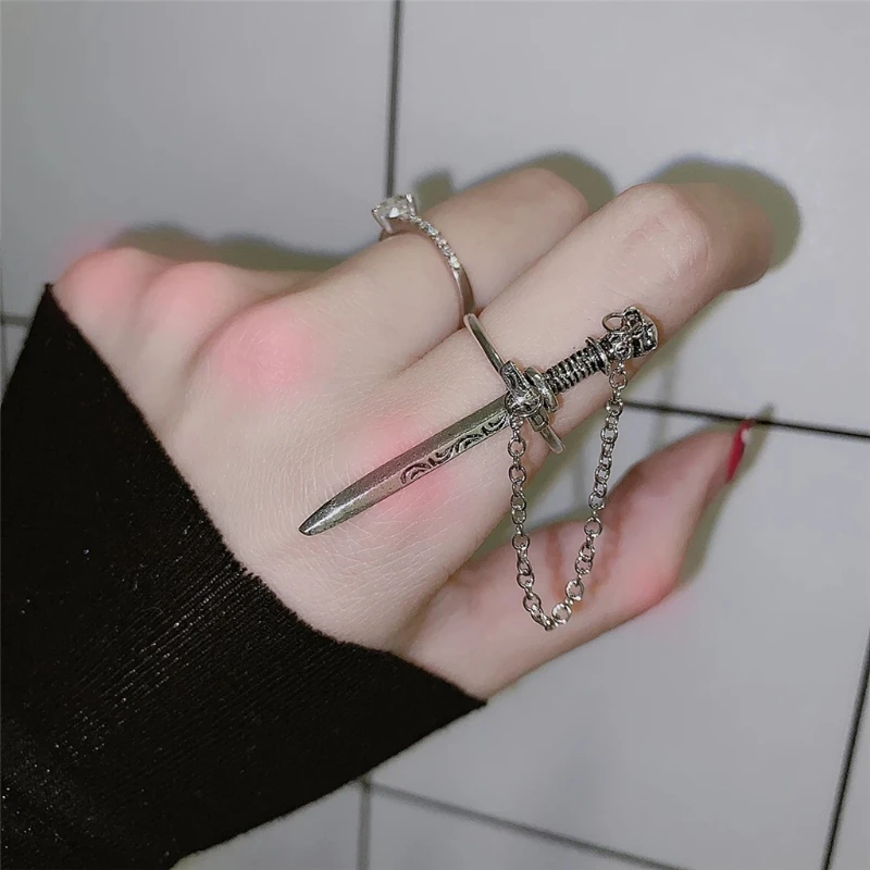 Gothic Punk Skull Sword Movable Plug-in Finger Ring Medieval Knight Dagger Chain Ring Band Vintage Statement Jewelry 97QF
Gothic Punk Skull Sword Movable Plug-in Finger Ring Medieval Knight Dagger Chain Ring Band Vintage Statement Jewelry 97QF