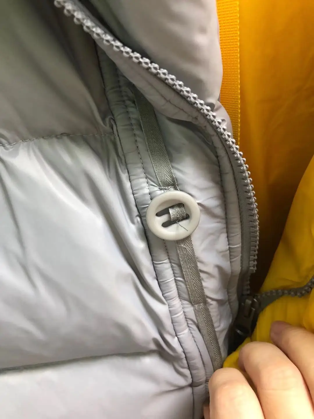 Women Down Coats 2021 White Duck Down Color Down Jacket Female Double-sided Contrast Color Mid-length Hooded Jacket 
Women Down Coats 2021 White Duck Down Color Down Jacket Female Double-sided Contrast Color Mid-length Hooded Jacket