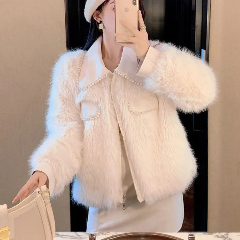 High Quality New Winter Fashion Faux Fur Coats 2021 Women Small Fragrance Pearl Beading Fur Coat Short Outwear Female Overcoat 
High Quality New Winter Fashion Faux Fur Coats 2021 Women Small Fragrance Pearl Beading Fur Coat Short Outwear Female Overcoat