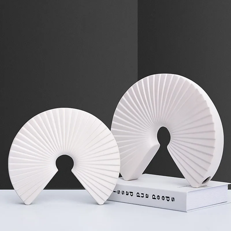 Nordic Contracted Fan Shape Ceramic Figurine Miniature Model Modern Art Figurine Ornament Home Decoration Accessories Room Decor
Nordic Contracted Fan Shape Ceramic Figurine Miniature Model Modern Art Figurine Ornament Home Decoration Accessories Room Decor