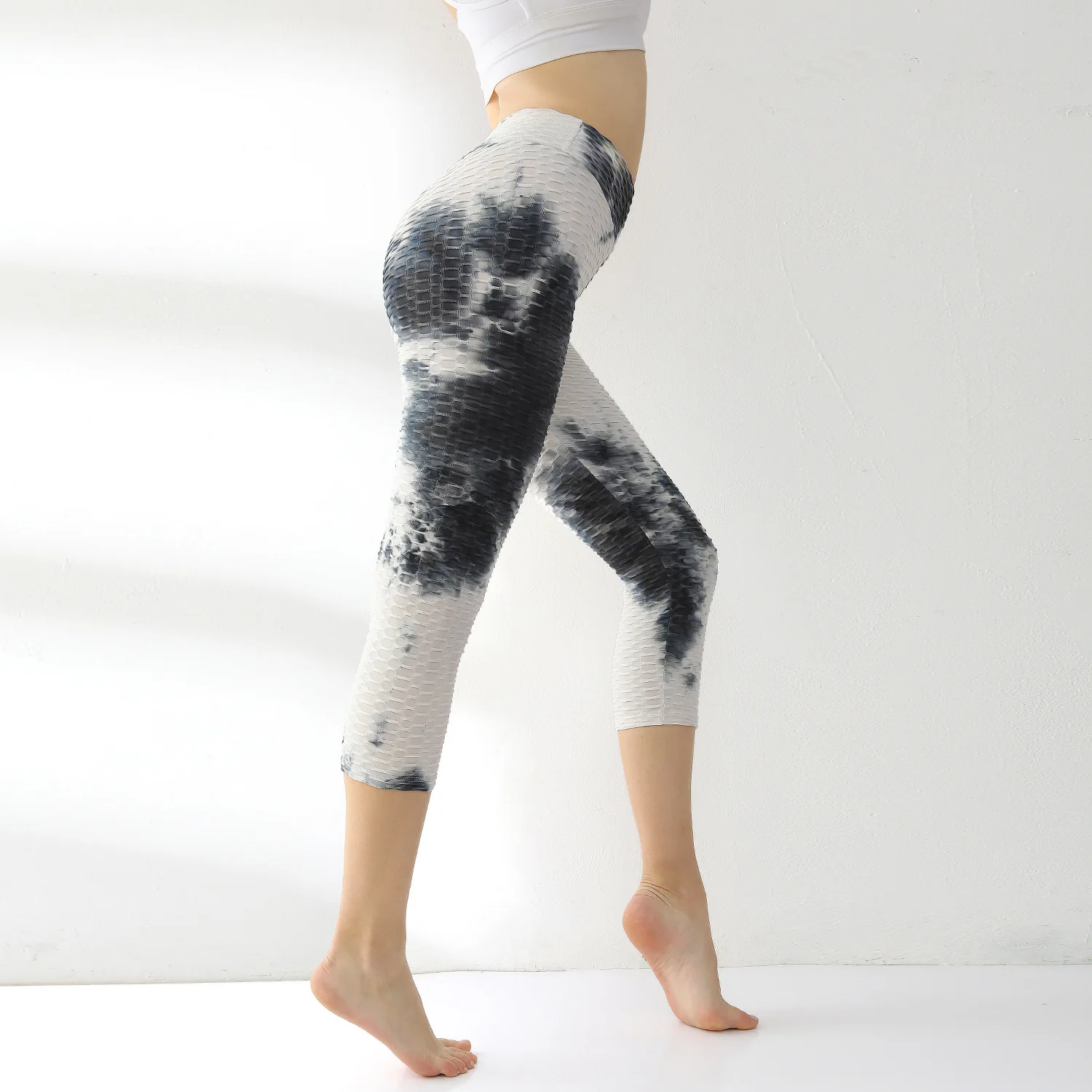 Women Ruched Butt Lifting Leggings High Waist Capris Pants Tummy Control Stretchy Workout Leggings Textured Booty Cropped -40
Women Ruched Butt Lifting Leggings High Waist Capris Pants Tummy Control Stretchy Workout Leggings Textured Booty Cropped -40