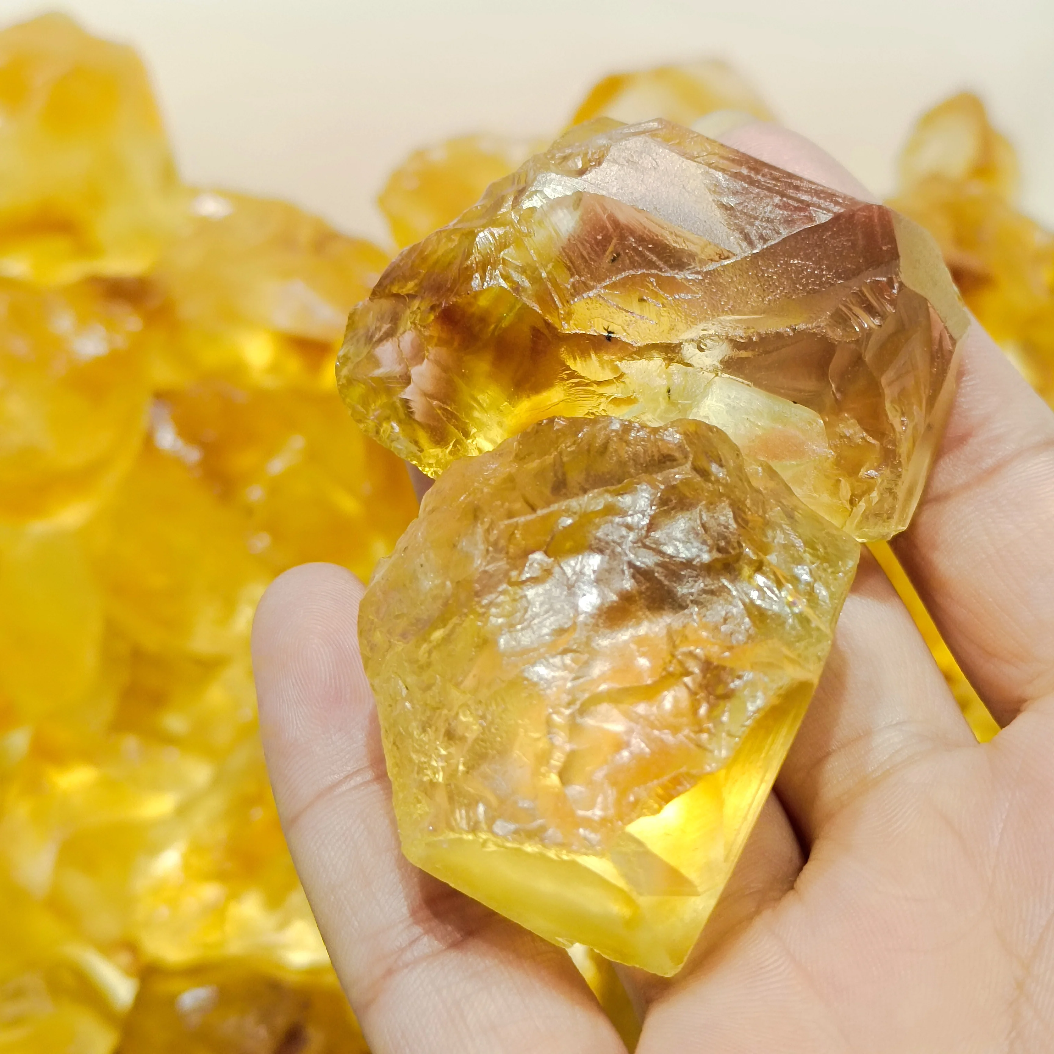 30-60mm 1pc Natural Quartz High Quality Citrine Crystal Rough Stone Healing Mineral Specimens Light Yellow Crystal Stones
30-60mm 1pc Natural Quartz High Quality Citrine Crystal Rough Stone Healing Mineral Specimens Light Yellow Crystal Stones