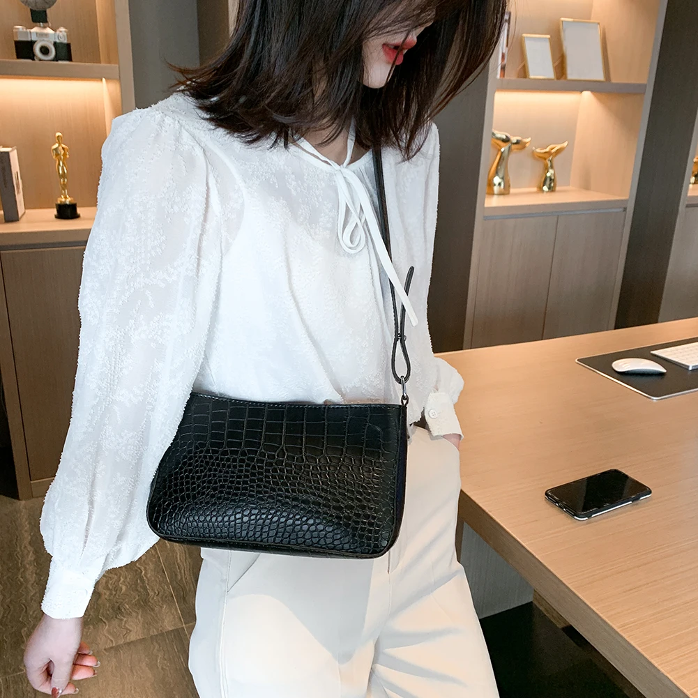 Elegant Female Alligator Pattern Shoulder Handbag Fashion PU Leather Small Messenger Bags Lady Street Travel Underarm Clutches
Elegant Female Alligator Pattern Shoulder Handbag Fashion PU Leather Small Messenger Bags Lady Street Travel Underarm Clutches