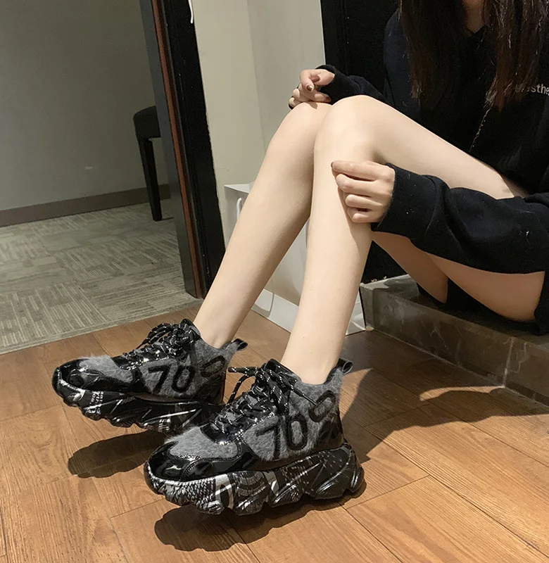 High-top daddy shoes women 2020 winter new mink fur plus velvet warm sponge cake thick bottom sports leisure vulcanized shoes
High-top daddy shoes women 2020 winter new mink fur plus velvet warm sponge cake thick bottom sports leisure vulcanized shoes
