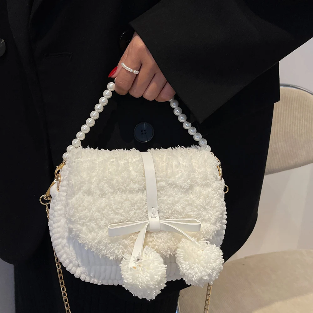 Women Plush Hit Color Shoulder Bag Female Casual Pearl Chain Crossbody Bags Autumn Winter Small Knitted Flap Purse 2021 new 
Women Plush Hit Color Shoulder Bag Female Casual Pearl Chain Crossbody Bags Autumn Winter Small Knitted Flap Purse 2021 new
