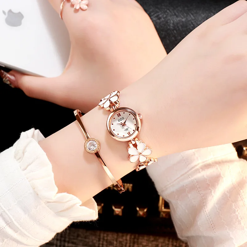 2021 Ladies Casual Quartz Alloy Watch Analog Ladies Fashion Flower Bracelet Wrist Watch Gift Montre Femme Bracelet Montre
2021 Ladies Casual Quartz Alloy Watch Analog Ladies Fashion Flower Bracelet Wrist Watch Gift Montre Femme Bracelet Montre