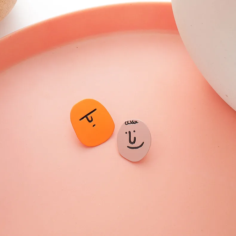 New Geometric Round Morandi Line Abstract Human Face Enamel Stud Earrings for Women Retro Colorful Enamel Jewelry
New Geometric Round Morandi Line Abstract Human Face Enamel Stud Earrings for Women Retro Colorful Enamel Jewelry