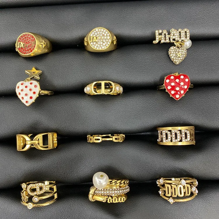 Luxury Original Brand D Letter Vintage Strass Love Open Rings Crystal Heart Metal Designer Party Rings for Women Jewelry Gift
Luxury Original Brand D Letter Vintage Strass Love Open Rings Crystal Heart Metal Designer Party Rings for Women Jewelry Gift