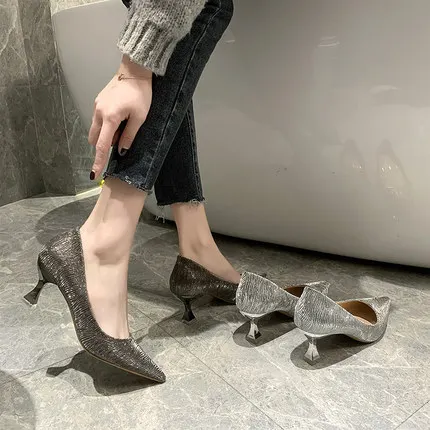 Women's shoes 2021 spring and autumn new sexy stiletto fashion all-match pointed toe large size with heel shoes
Women's shoes 2021 spring and autumn new sexy stiletto fashion all-match pointed toe large size with heel shoes