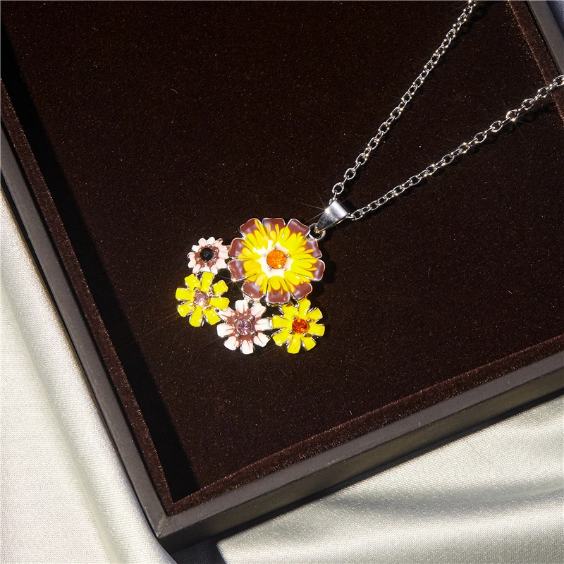Popular Romantic Fashion Exquisite Charming Yellow Flower Necklace Pendant Women's Elegant Temperament Banquet Charm Gift
Popular Romantic Fashion Exquisite Charming Yellow Flower Necklace Pendant Women's Elegant Temperament Banquet Charm Gift