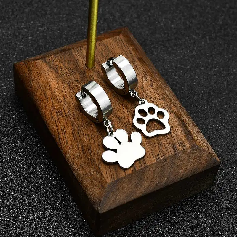 XIAOBOACC One Piece Unisex Animal Footprint Pendant Earrings Punk Titanium Steel Non Allergic Hoop Earriings for Men
XIAOBOACC One Piece Unisex Animal Footprint Pendant Earrings Punk Titanium Steel Non Allergic Hoop Earriings for Men
