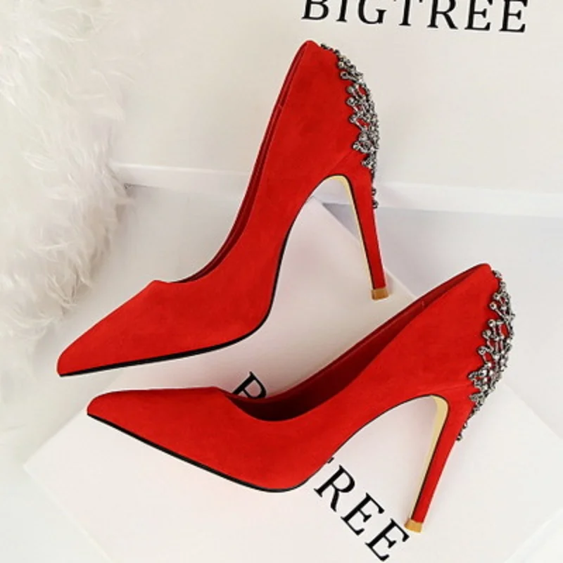 Spring and autumn new ladies fashion high heels suede stiletto metal rhinestone shallow mouth pointed women's shoes
Spring and autumn new ladies fashion high heels suede stiletto metal rhinestone shallow mouth pointed women's shoes