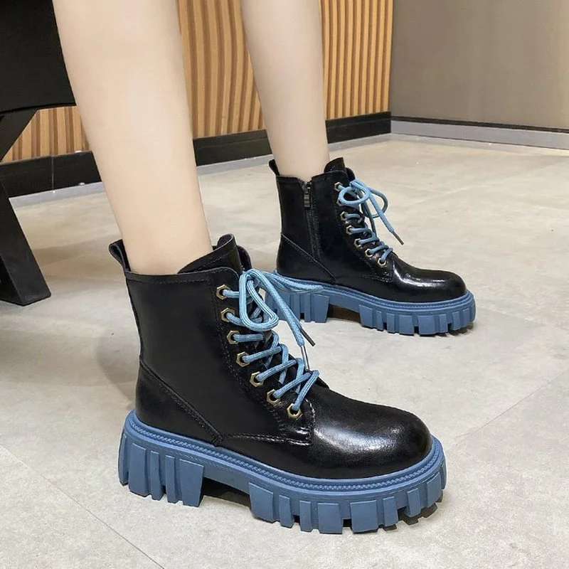 Женские мотоциклетные ботинки на толстой платформе, ботильоны из искусственной кожи на шнуровке, Осень-зима 2021
Женские мотоциклетные ботинки на толстой платформе, ботильоны из искусственной кожи на шнуровке, Осень-зима 2021