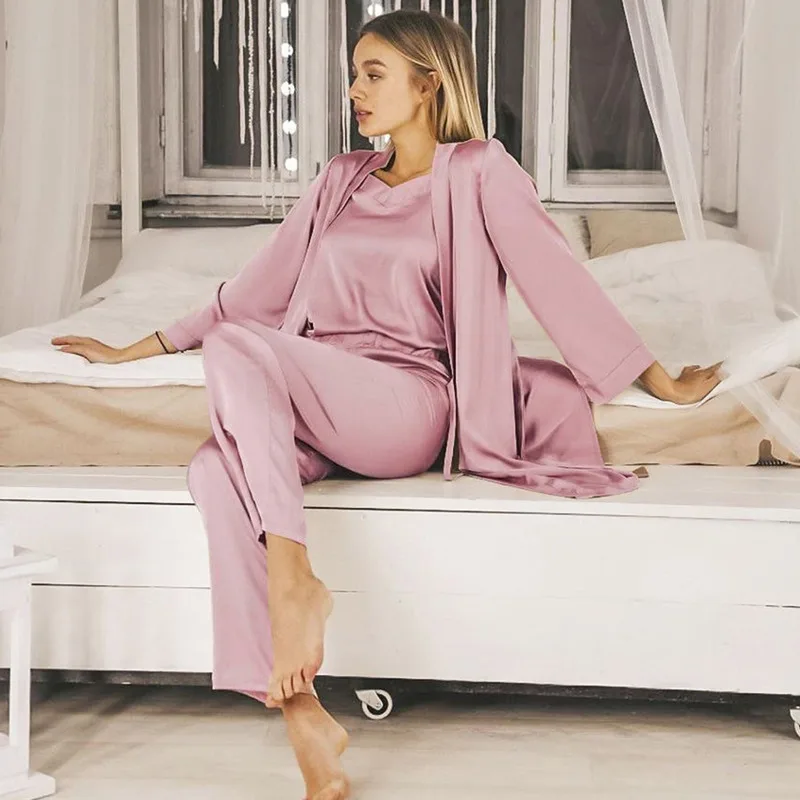 2021 Satin Simple Robe Sets Winter 3 Piece Set Silk Sleepwear Women Pajamas With Pants Sashes Long Sleeve Suit Sets Home Wear
2021 Satin Simple Robe Sets Winter 3 Piece Set Silk Sleepwear Women Pajamas With Pants Sashes Long Sleeve Suit Sets Home Wear