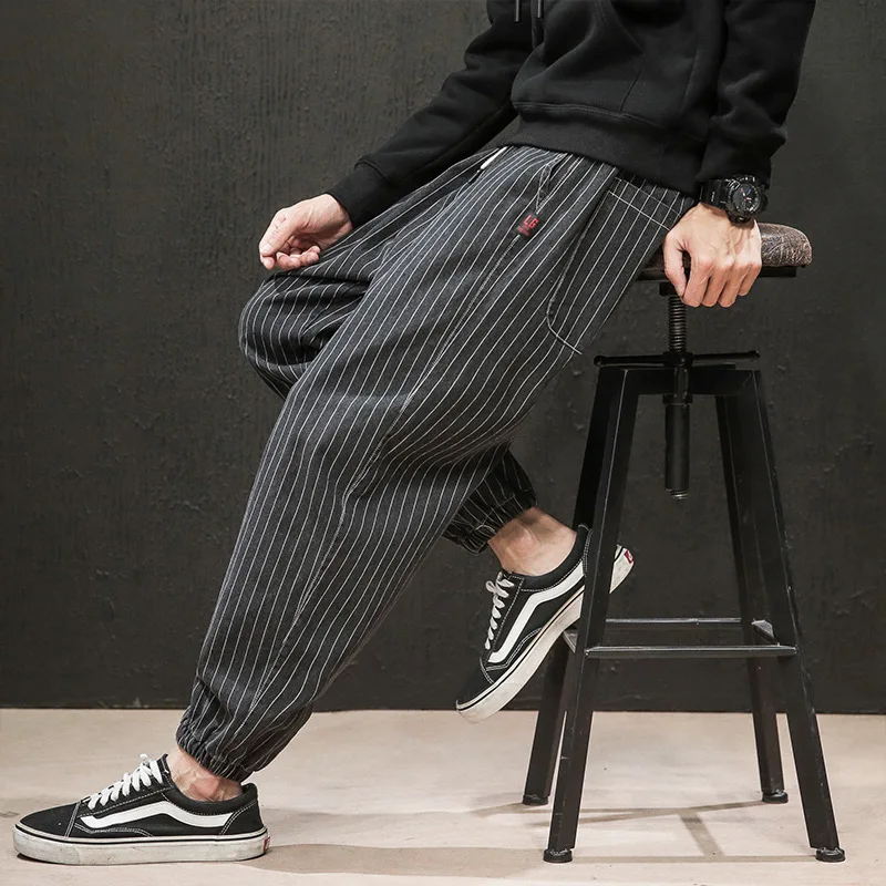 Свободные джинсы модные мужские рваные искусственно состаренные брюки
