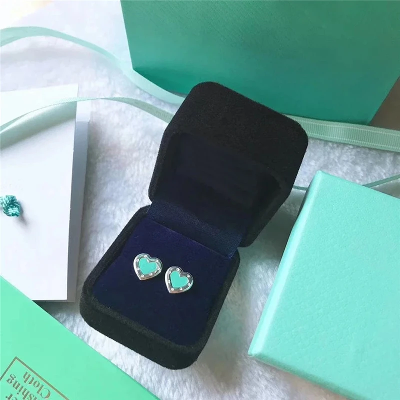 2020 TF classic color matching heart-shaped female earrings, fashion jewelry for attractive women
2020 TF classic color matching heart-shaped female earrings, fashion jewelry for attractive women