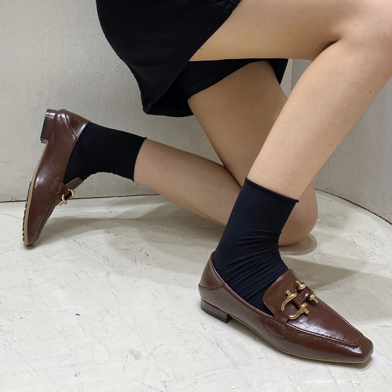 New Women Flats Square Toe Soft Ladies Shoes Thick Low Heels Female Loafers Metal Decoration Female Flats Causal Woman Shoes 
New Women Flats Square Toe Soft Ladies Shoes Thick Low Heels Female Loafers Metal Decoration Female Flats Causal Woman Shoes