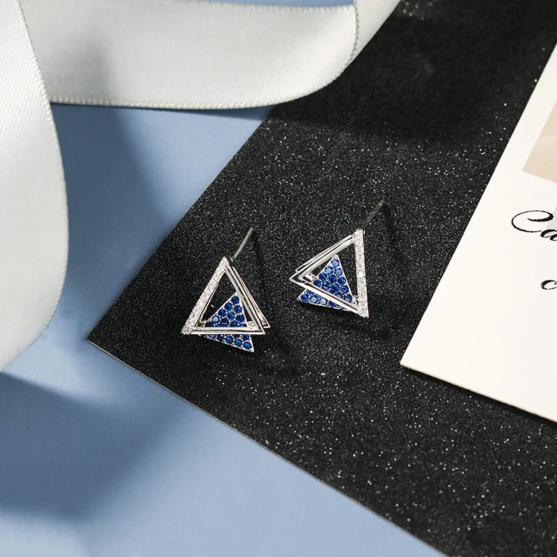 DI-517 S925 Silver Needle Double Triangle Design Earrings Micro-inlaid Zircon Hollow Geometric Triangle Earrings Simple Female
DI-517 S925 Silver Needle Double Triangle Design Earrings Micro-inlaid Zircon Hollow Geometric Triangle Earrings Simple Female