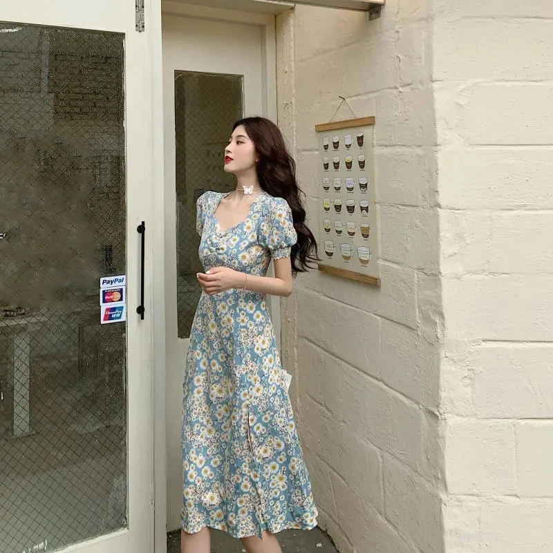 spring floral print dress V-neck casual quarter-sleeve ruffle dress ladies elegant A-line party Vestidos 2021
spring floral print dress V-neck casual quarter-sleeve ruffle dress ladies elegant A-line party Vestidos 2021