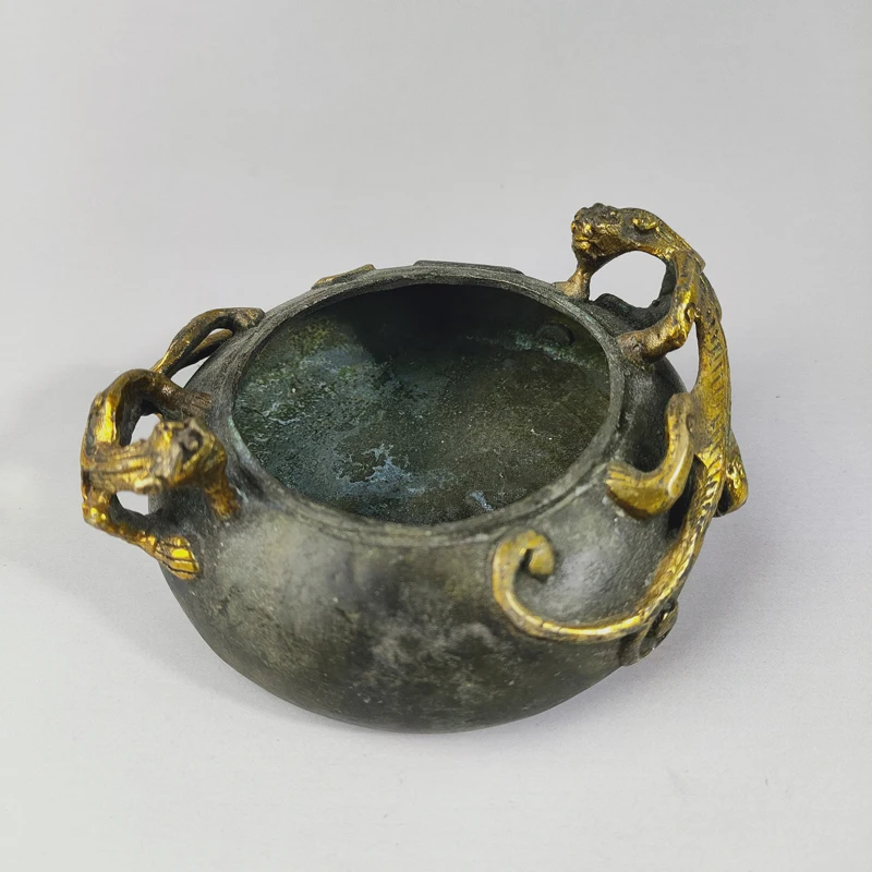 Delicate Interesting Ancient Chinese Collection Home Decoration Copper Anaglyph Dragon Brush Washer / Ashtray 
Delicate Interesting Ancient Chinese Collection Home Decoration Copper Anaglyph Dragon Brush Washer / Ashtray