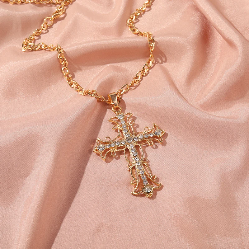 Charm Inlaid Rhinestone Hollowed Out Metal Cross Pendant Necklace Color Necklace Friend Date Jewelry Gift Customization
Charm Inlaid Rhinestone Hollowed Out Metal Cross Pendant Necklace Color Necklace Friend Date Jewelry Gift Customization