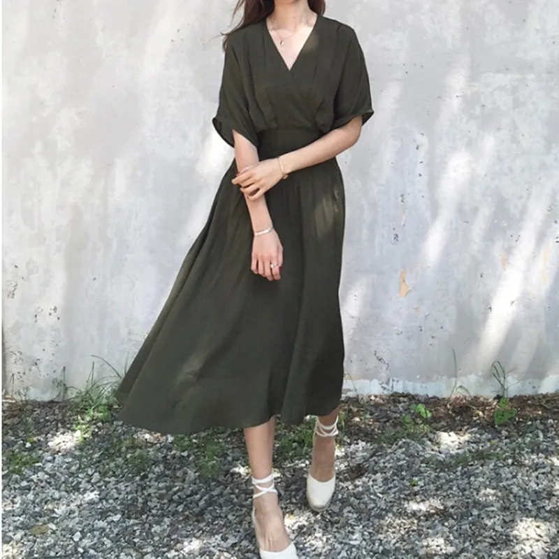 2021 Korea Waist Hugging V-neck Fashion Sexy Dress England Style Loose Solid Batwing Sleeve Dress Women 
2021 Korea Waist Hugging V-neck Fashion Sexy Dress England Style Loose Solid Batwing Sleeve Dress Women