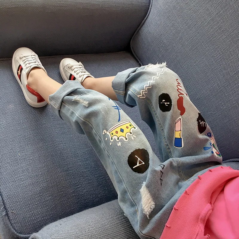 Girls cartoon graffiti ripped holes jeans autumn children's clothes pants printed loose casual pants
Girls cartoon graffiti ripped holes jeans autumn children's clothes pants printed loose casual pants