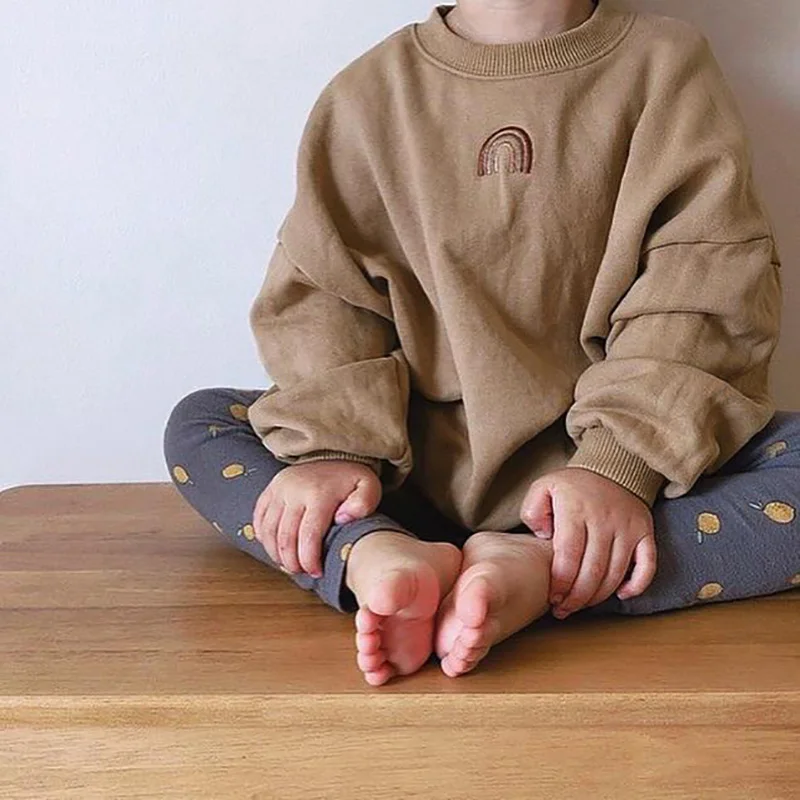 Детская одежда Осенние свитшоты с радужной вышивкой для маленьких девочек