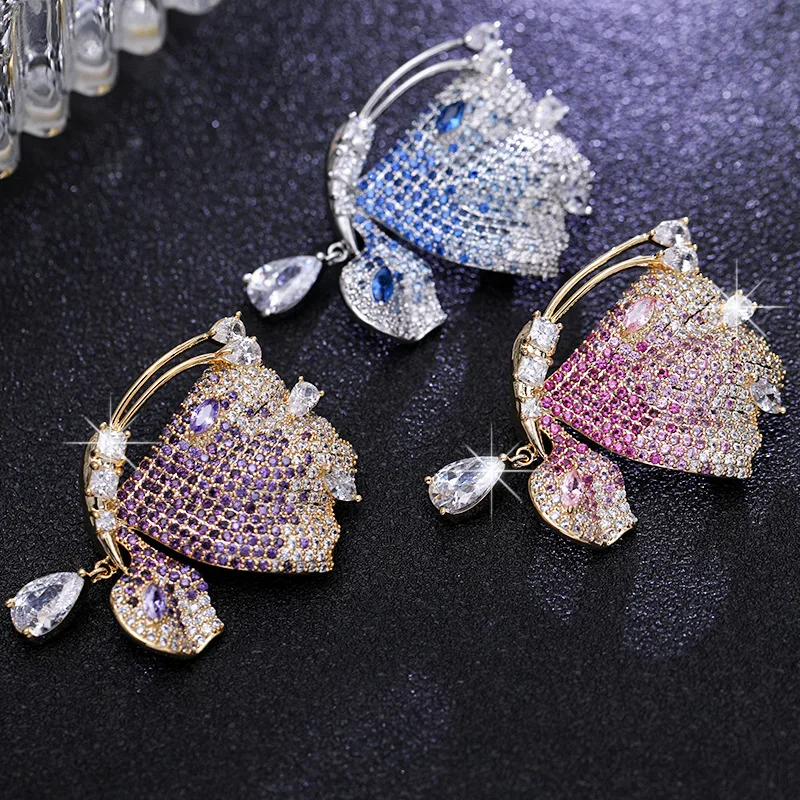 

Shining Crystal Butterfly Brooches Accessories Cubic Zirconia Water Drop Insect Bouttoniere Gold-Plated Suit Pin Wedding Corsage