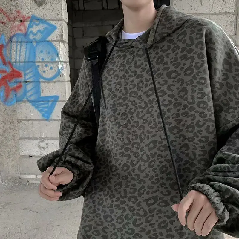 Korean version ins retro spring and autumn Diablo hip hop couple leopard print loose and versatile Hooded Sweater
Korean version ins retro spring and autumn Diablo hip hop couple leopard print loose and versatile Hooded Sweater