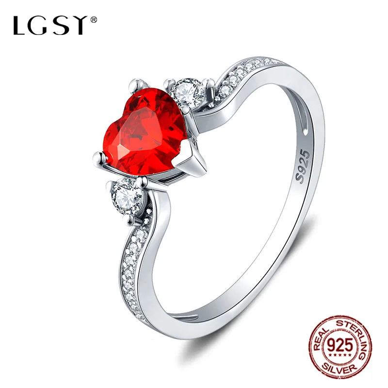 Кольцо женское из серебра 925 пробы, с красным кристаллом 
Кольцо женское из серебра 925 пробы, с красным кристаллом