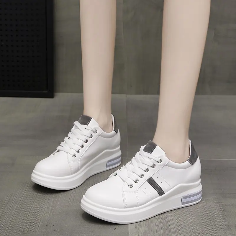 2021 Women's Sneakers Solid Color Wedges Platform Plus Size 40 White Female Flat Shoes Leisure Fashion Lace-up Women Shoes
2021 Women's Sneakers Solid Color Wedges Platform Plus Size 40 White Female Flat Shoes Leisure Fashion Lace-up Women Shoes