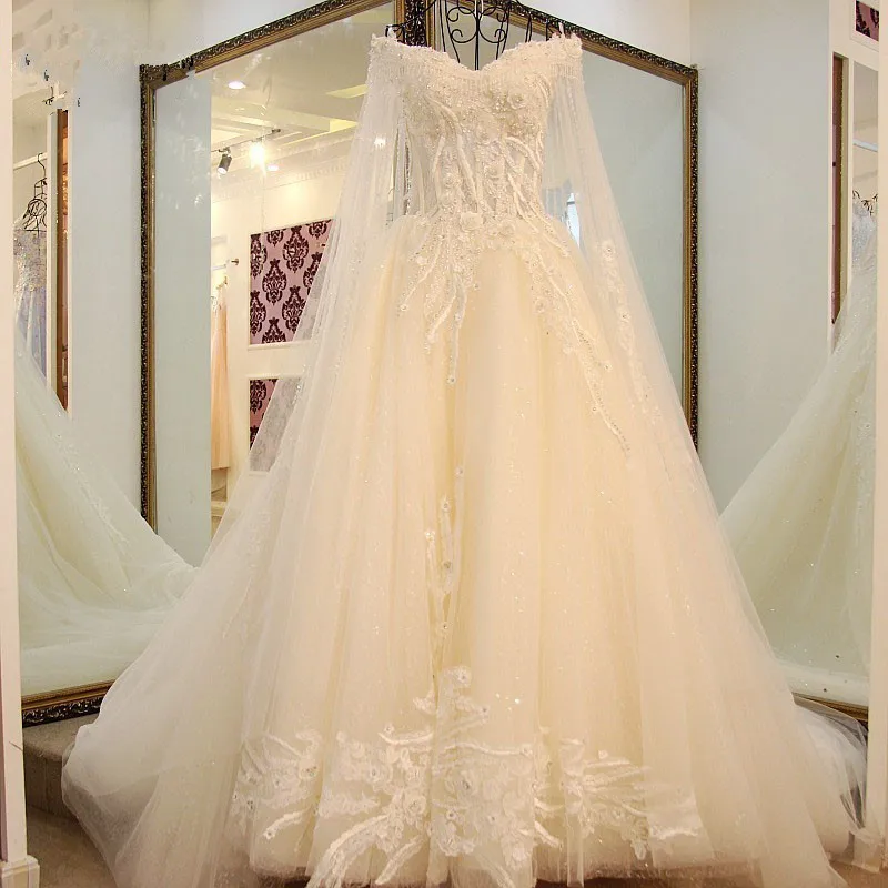 Gorgeous Lace Floral Wedding Dresses 2020 With Long Cloak Vintage Dubai Pearls Beaded Bridal Gowns Abiye Casamento Wedding Dress
Gorgeous Lace Floral Wedding Dresses 2020 With Long Cloak Vintage Dubai Pearls Beaded Bridal Gowns Abiye Casamento Wedding Dress
