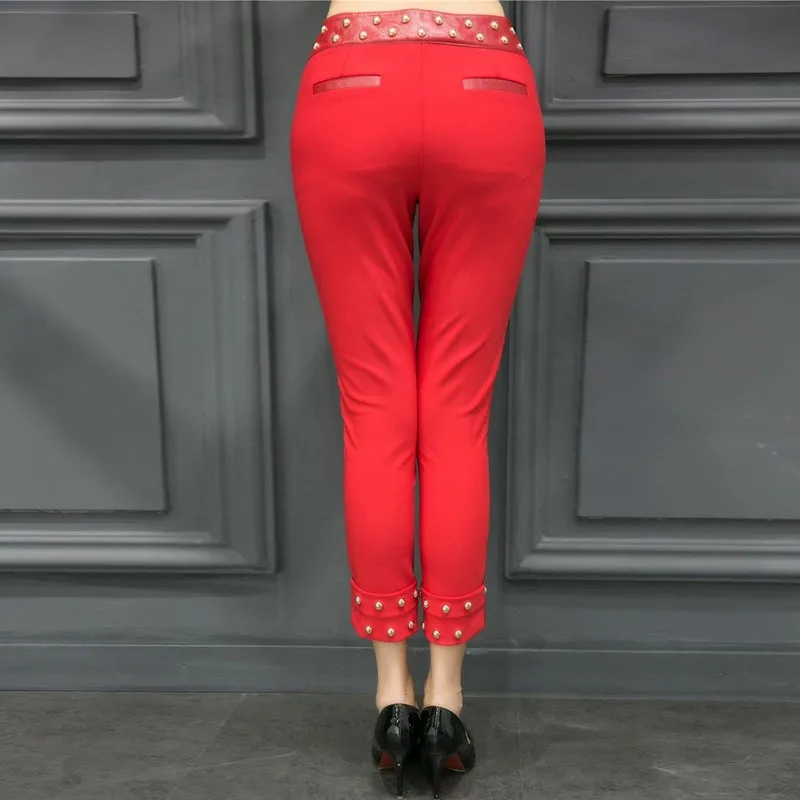 Real 100% 2021 Spring Leather Trousers Women Designer Sheepskin Ankle-Length Pants OL Splice Rivet Elastic Pencil Pants Red
Real 100% 2021 Spring Leather Trousers Women Designer Sheepskin Ankle-Length Pants OL Splice Rivet Elastic Pencil Pants Red