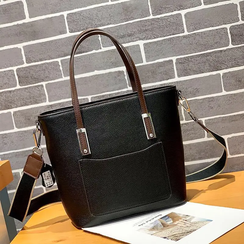 2021 New Fashion Personality Women Bag Women's Genuine Leather Handbags High Capacity Lady Bucke Bags Casual Messenger Bag Purse
2021 New Fashion Personality Women Bag Women's Genuine Leather Handbags High Capacity Lady Bucke Bags Casual Messenger Bag Purse
