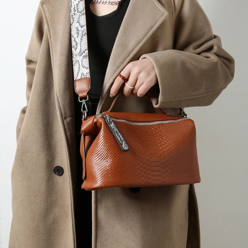 Fashion Women Small Handbags High Quality Serpentine Shoulder Bags Designer Pu Leather Ladies Tote Crossbody Bags for Women New 
Fashion Women Small Handbags High Quality Serpentine Shoulder Bags Designer Pu Leather Ladies Tote Crossbody Bags for Women New