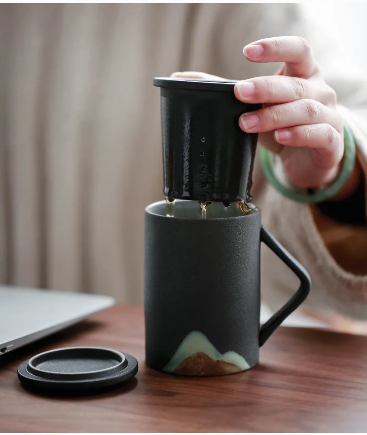 Glaze Color Change Creative Cup Black Pottery New Chinese Ceramic Filter Office Water Mugs Three Piece Tea Cup
Glaze Color Change Creative Cup Black Pottery New Chinese Ceramic Filter Office Water Mugs Three Piece Tea Cup