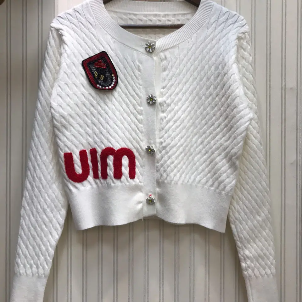 2021 New Korean Style Beaded Embroidery Flower Breasted Twist Knitted Cardigan Short Coat
2021 New Korean Style Beaded Embroidery Flower Breasted Twist Knitted Cardigan Short Coat