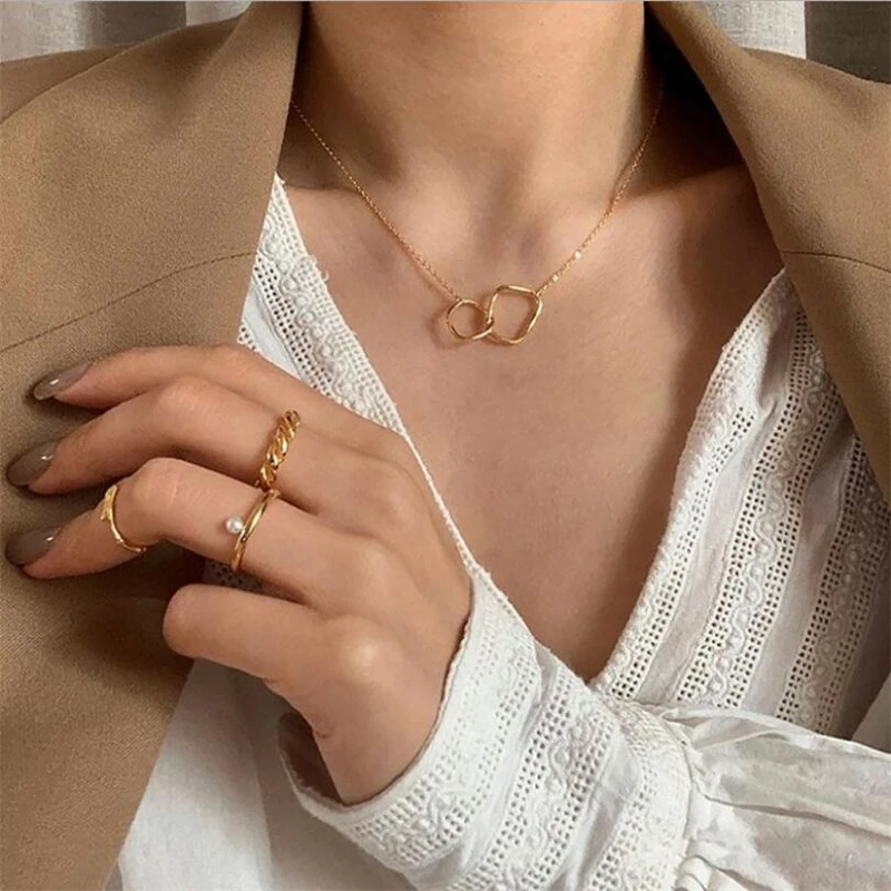 Vintage Gold Irregular Circle Pendant Necklace For Women Fashion Round Moon Double Ring Couple Necklaces 2021 Trend Jewelry Gift
Vintage Gold Irregular Circle Pendant Necklace For Women Fashion Round Moon Double Ring Couple Necklaces 2021 Trend Jewelry Gift