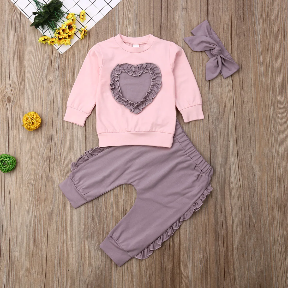 0-24M Autumn 3pcs/set Cute Baby Infant Girl Ruffled Heart Shirt + Pants + Headband Outfits Clothes Suit baby girl clothes
0-24M Autumn 3pcs/set Cute Baby Infant Girl Ruffled Heart Shirt + Pants + Headband Outfits Clothes Suit baby girl clothes