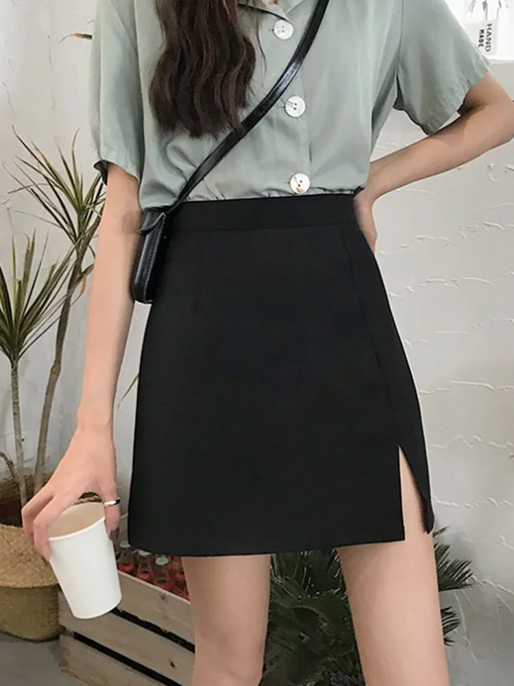 Spring and summer 2021 new Korean version of the high waist slim black short skirt wild split hip a-line skirt
Spring and summer 2021 new Korean version of the high waist slim black short skirt wild split hip a-line skirt