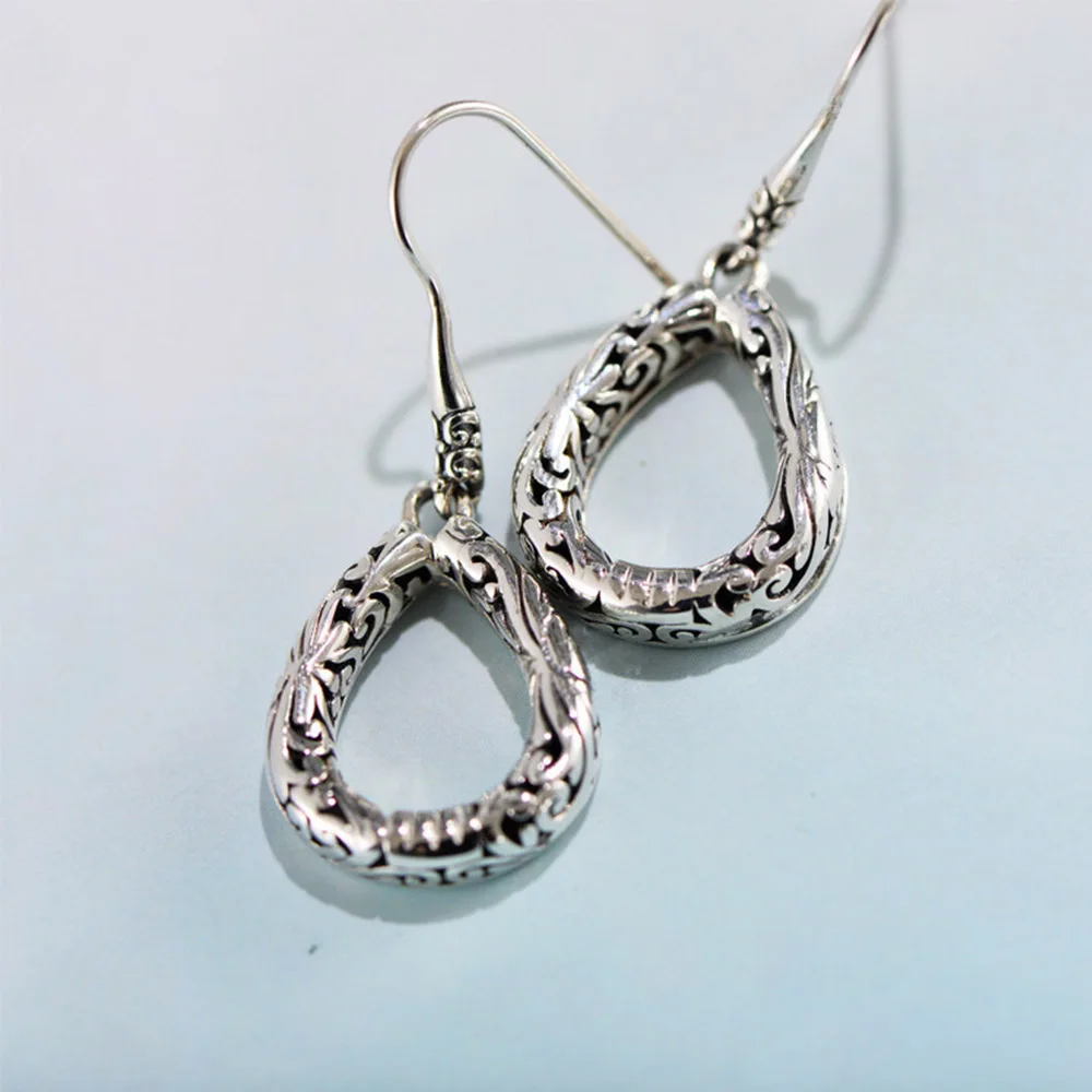 S925 Sterling Silver Jewelry Hollow Out Pattern Individuality Eardrops Women Retro Drop Earrings Teardrop Shaped Vintage Fashion
S925 Sterling Silver Jewelry Hollow Out Pattern Individuality Eardrops Women Retro Drop Earrings Teardrop Shaped Vintage Fashion